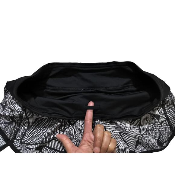 Lululemon womens Speed‎ Short 2.5" black white shorts size 4 - Picture 4 of 11